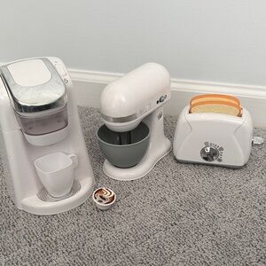 Play go White Kitchen Appliance Set. Toaster, mixer, & coffee maker.Gd cond.$20
